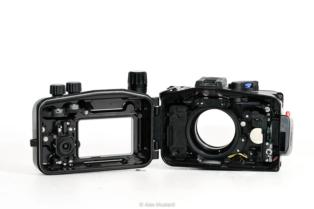 CP.5171 Pre-owned Nauticam NA-G5XMKII with Vacuum. - Image 4