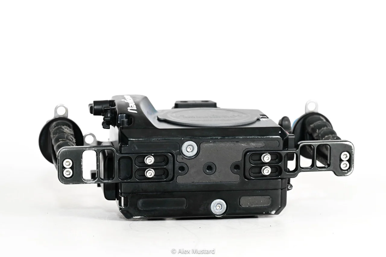 CP.5172 Pre-owned Nauticam NA-EM1 Housing for Olympus OM-D E-M1 Camera - Image 4