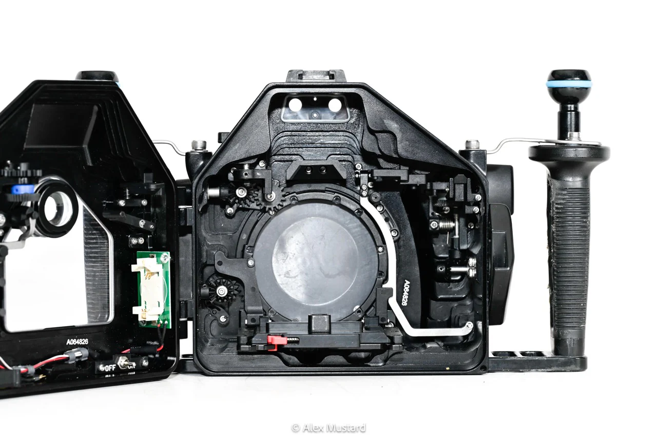 CP.5172 Pre-owned Nauticam NA-EM1 Housing for Olympus OM-D E-M1 Camera - Image 5