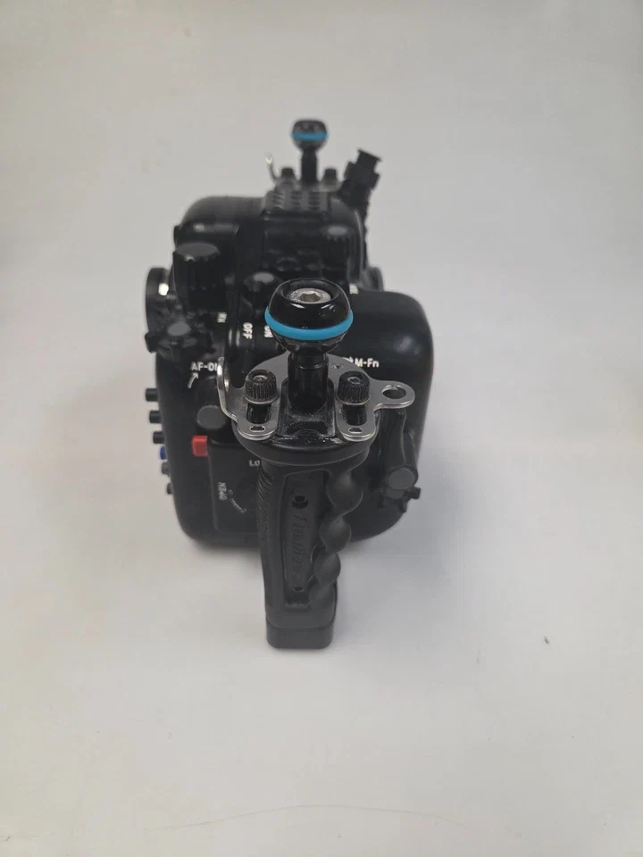 CP.5377 - Preowned 17338 Nauticam NA-R7 Underwater Housing - Image 4