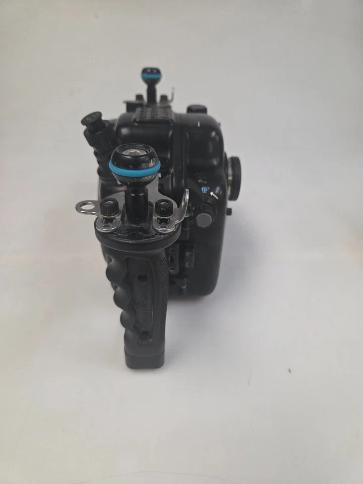 CP.5377 - Preowned 17338 Nauticam NA-R7 Underwater Housing - Image 6