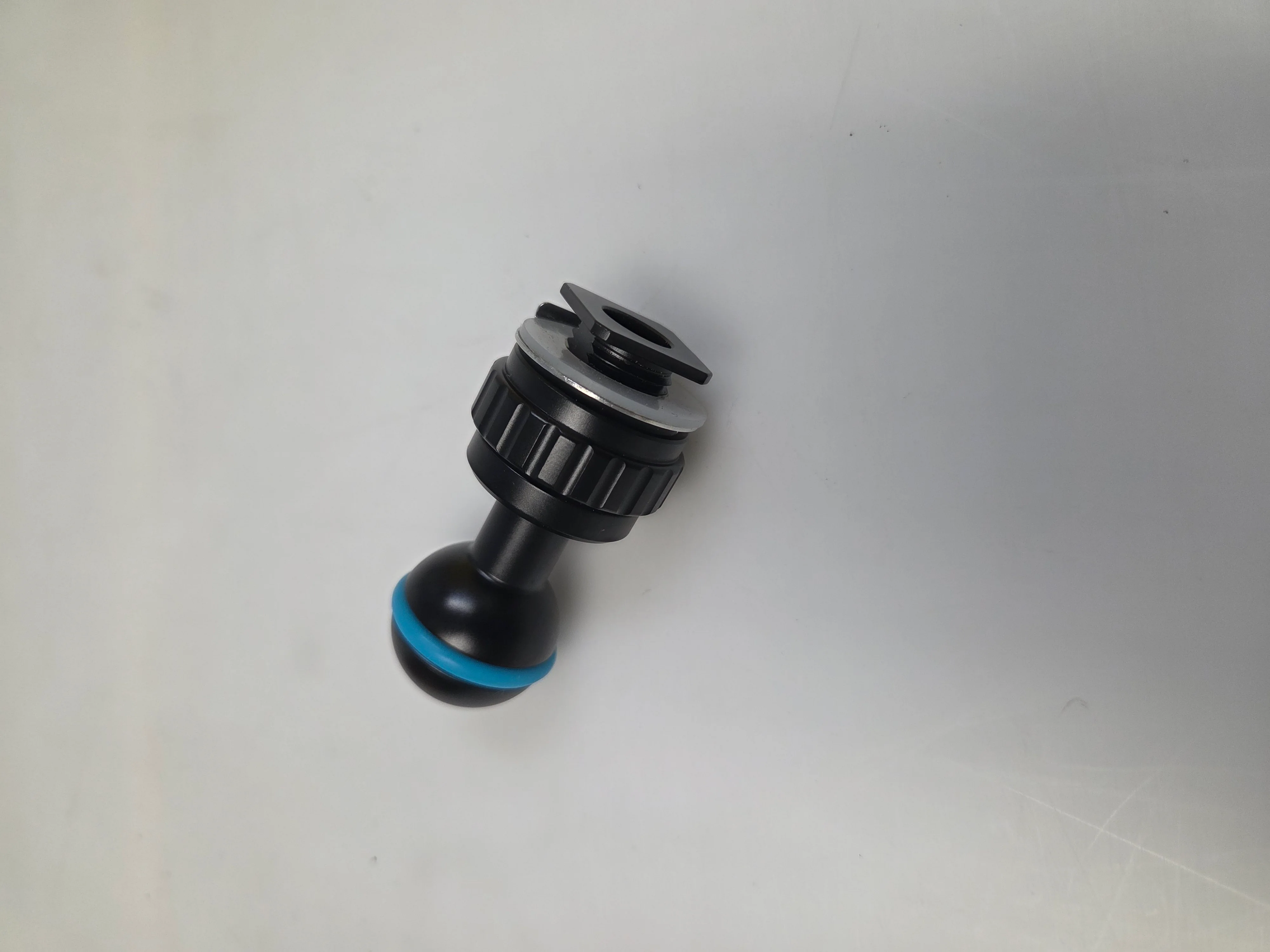 CP.5474 - Pre-owned 25311 Nauticam Strobe Mounting Ball for Cold Shoe - Image 4