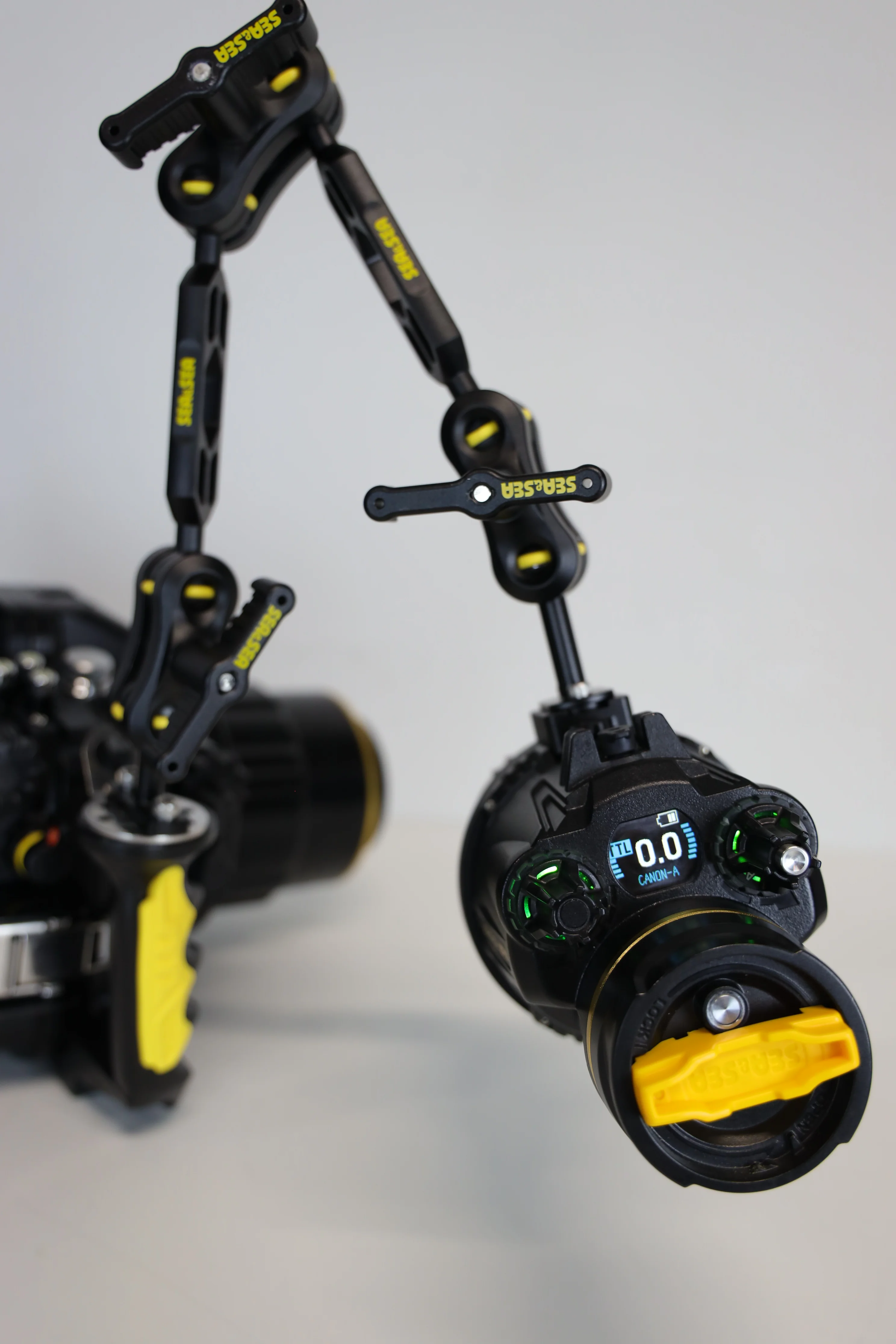 Sea & Sea YS-D130R Underwater Strobe Pro Package (Includes Battery & Charger) - Image 6