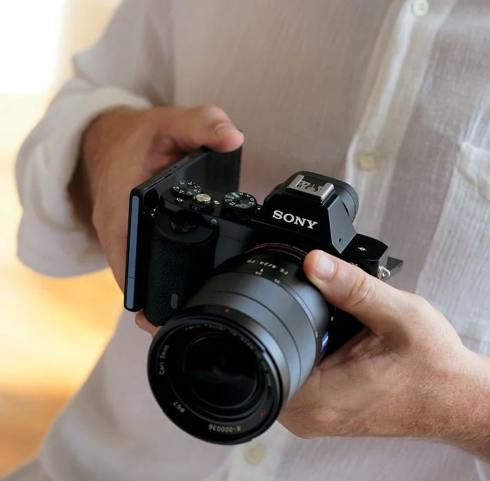 Sony Alpha a7 Mirrorless Digital Camera with FE 28-70mm f/3.5-5.6 OSS Lens - Image 14