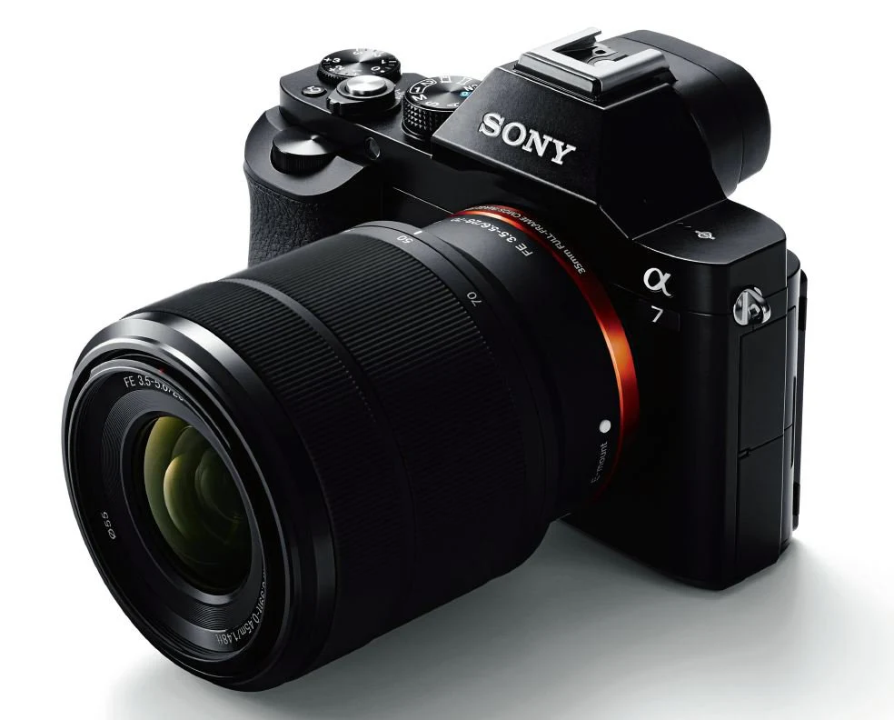 Sony Alpha a7 Mirrorless Digital Camera with FE 28-70mm f/3.5-5.6 OSS Lens - Image 6
